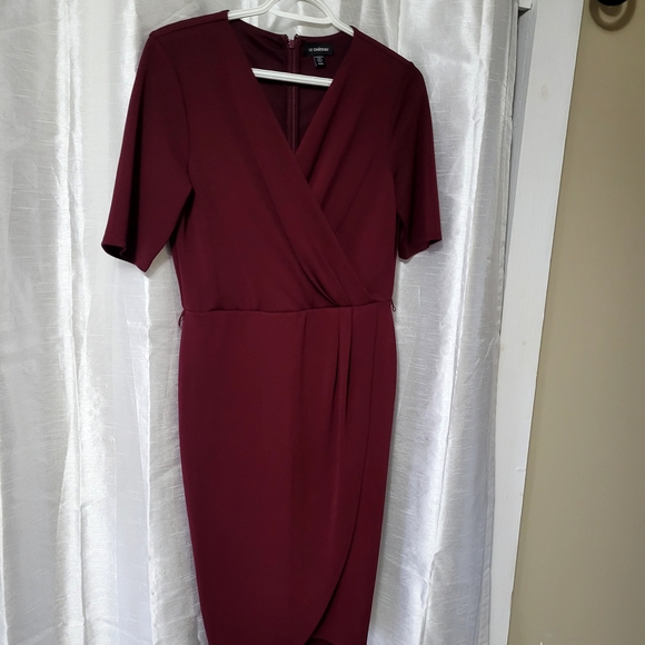 Le Chateau Burgundy Midi Dress - Picture 6 of 6